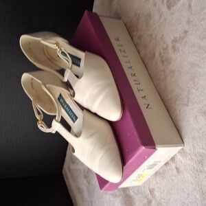 Naturalizer Reba Pumps Leather Size 9.5 Bone Color 2" Heel USA T-Strap NICE